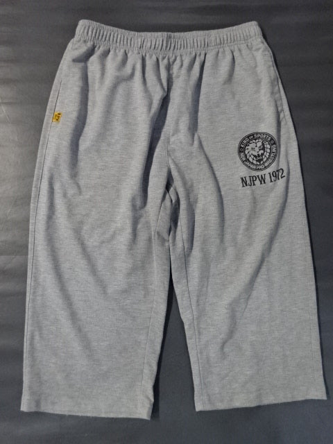 New Japan Pro Wrestling × Shimamura Sweatshirt Quarter Length Pants (2) (Gray)