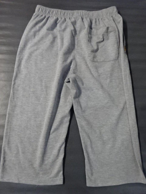 New Japan Pro Wrestling × Shimamura Sweatshirt Quarter Length Pants (2) (Gray)