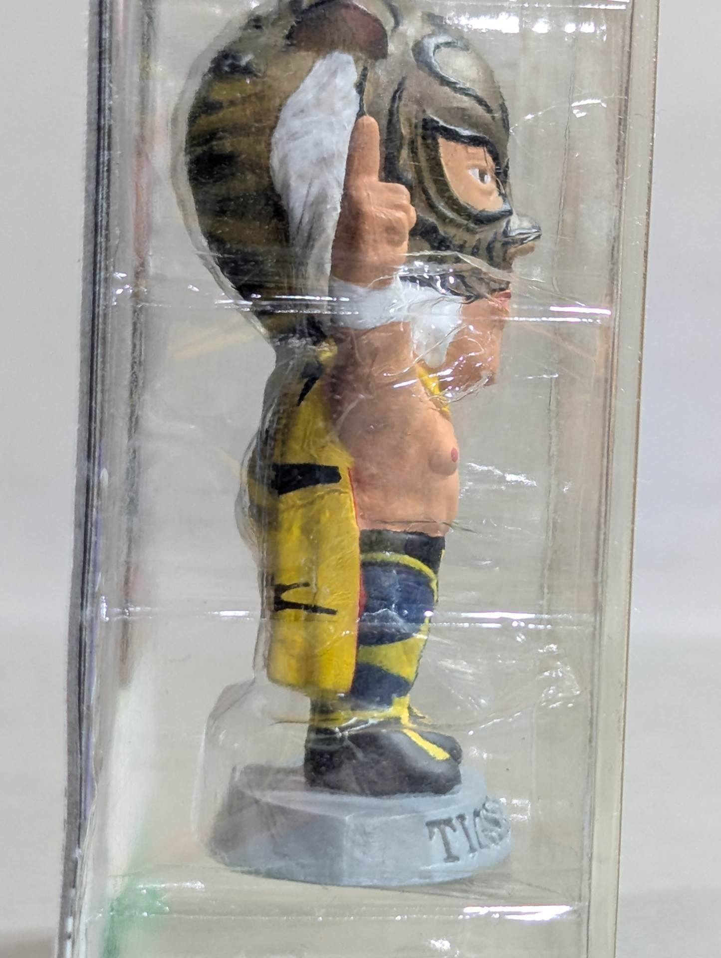 ☆HEAD LINERS☆ 初代タイガーマスク(台座:グレー) – 闘道館