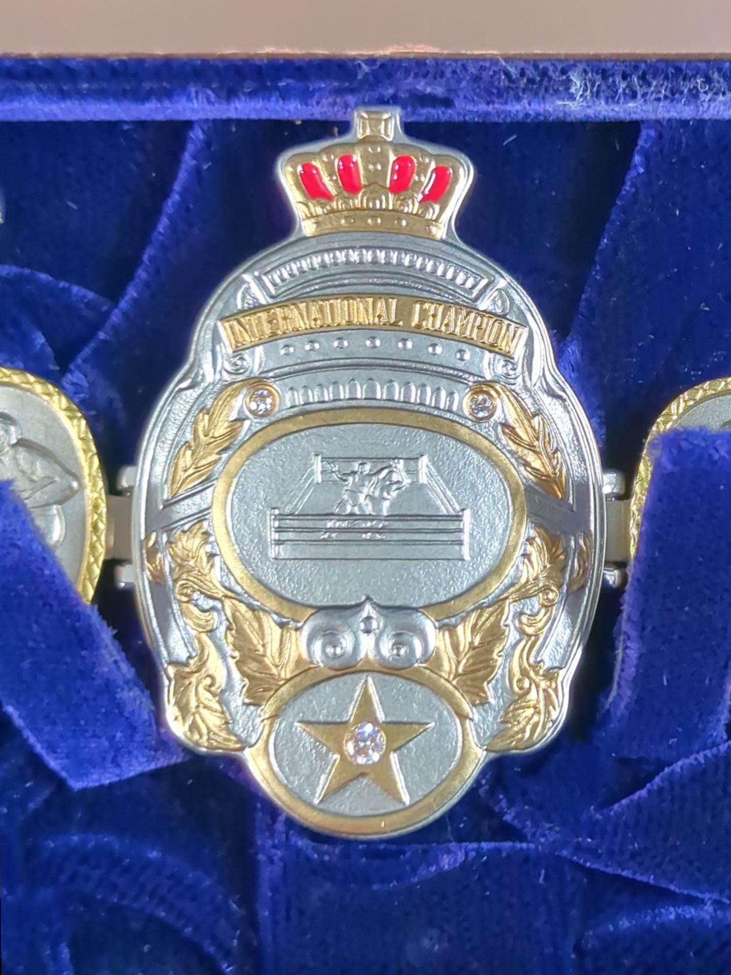 力道山 インターナショナルベルト型の腕時計