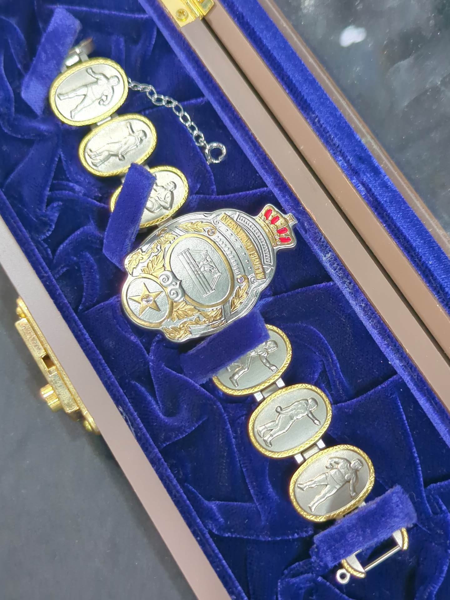 力道山 インターナショナルベルト型の腕時計