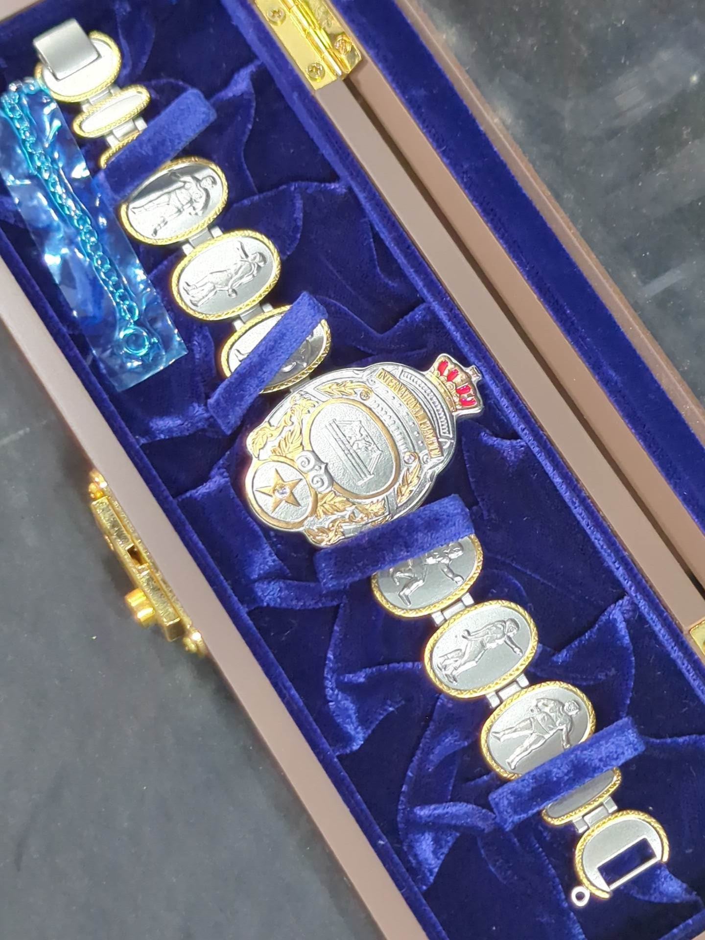 力道山 インターナショナルベルト型の腕時計