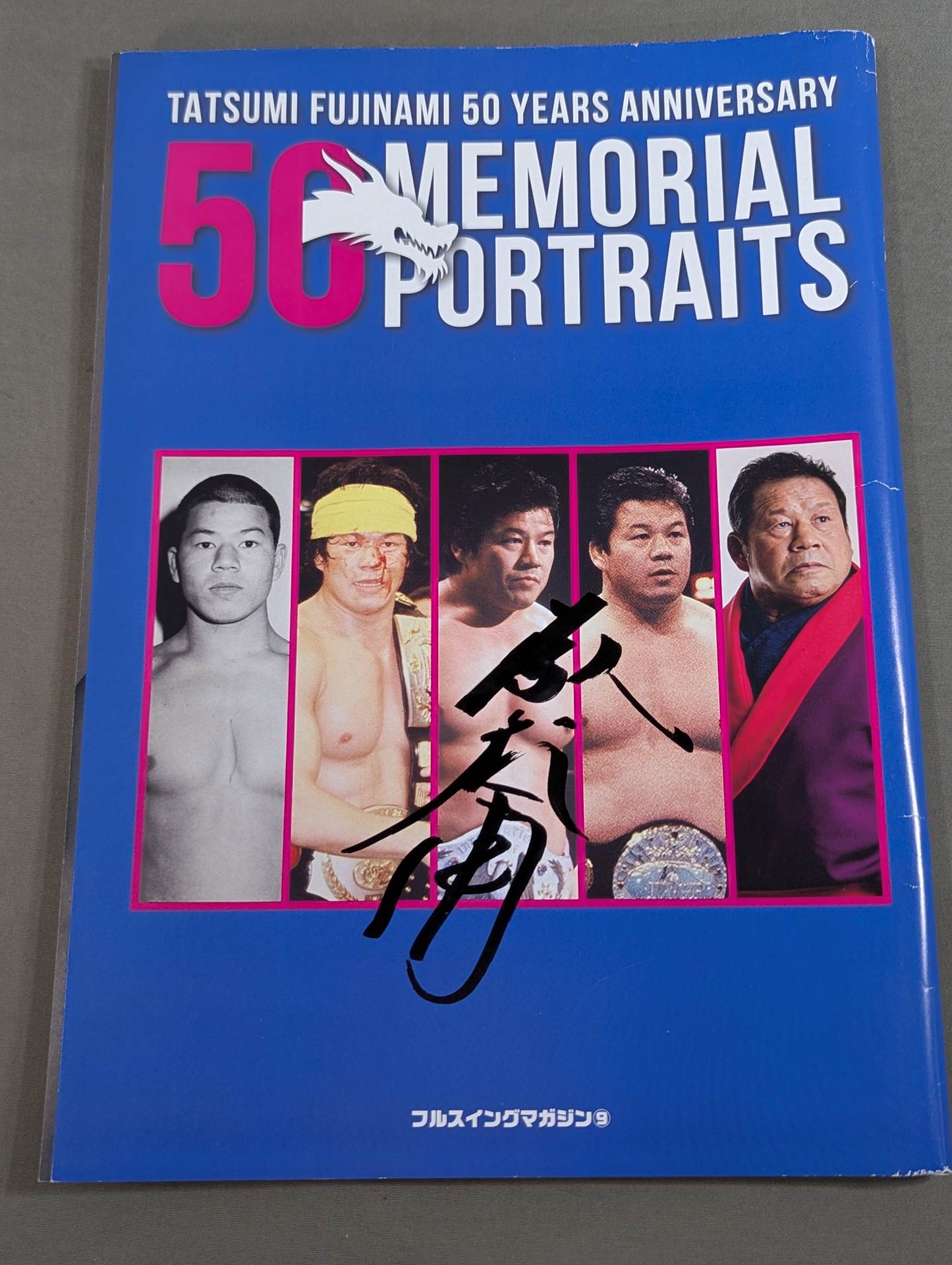 [Tatsumi Fujinami  hand signed autograph ] Full Swing Magazine No. 9 Tatsumi Fujinami 's debut 50th anniversary "Memorial" Pro-Photo Collection"