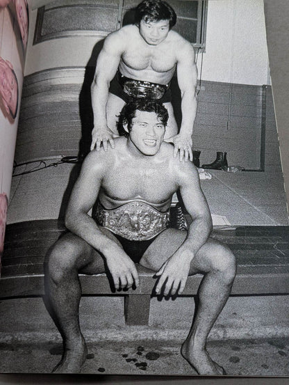 [Tatsumi Fujinami  hand signed autograph ] Full Swing Magazine No. 9 Tatsumi Fujinami 's debut 50th anniversary "Memorial" Pro-Photo Collection"