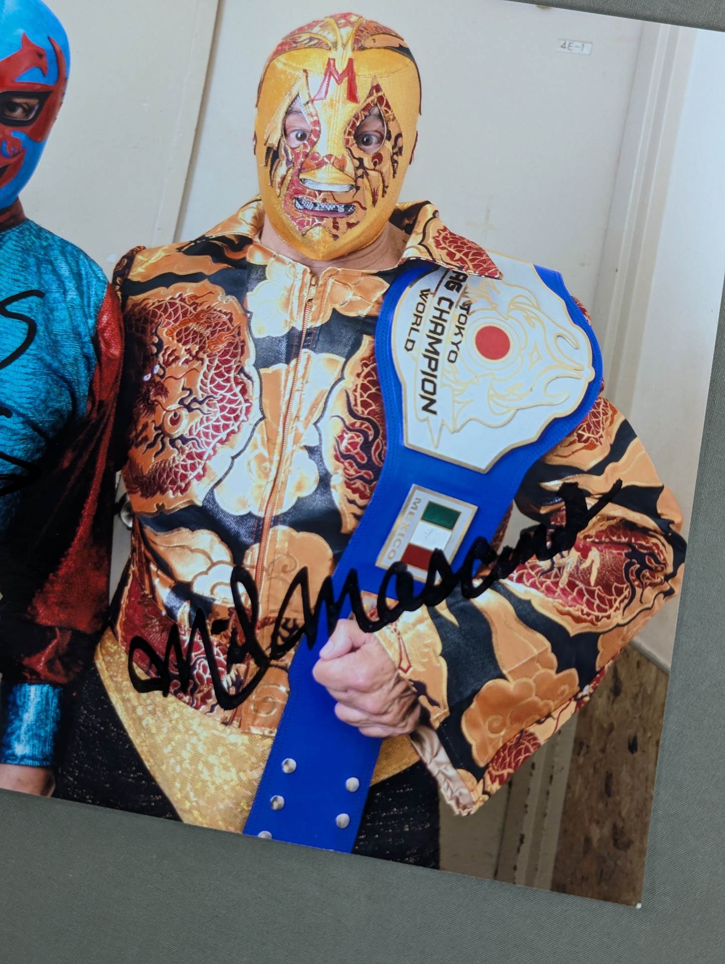 Mil Mascaras &Dos Caras 2 hand signed autographs  Pro-Photo  (A-1 )