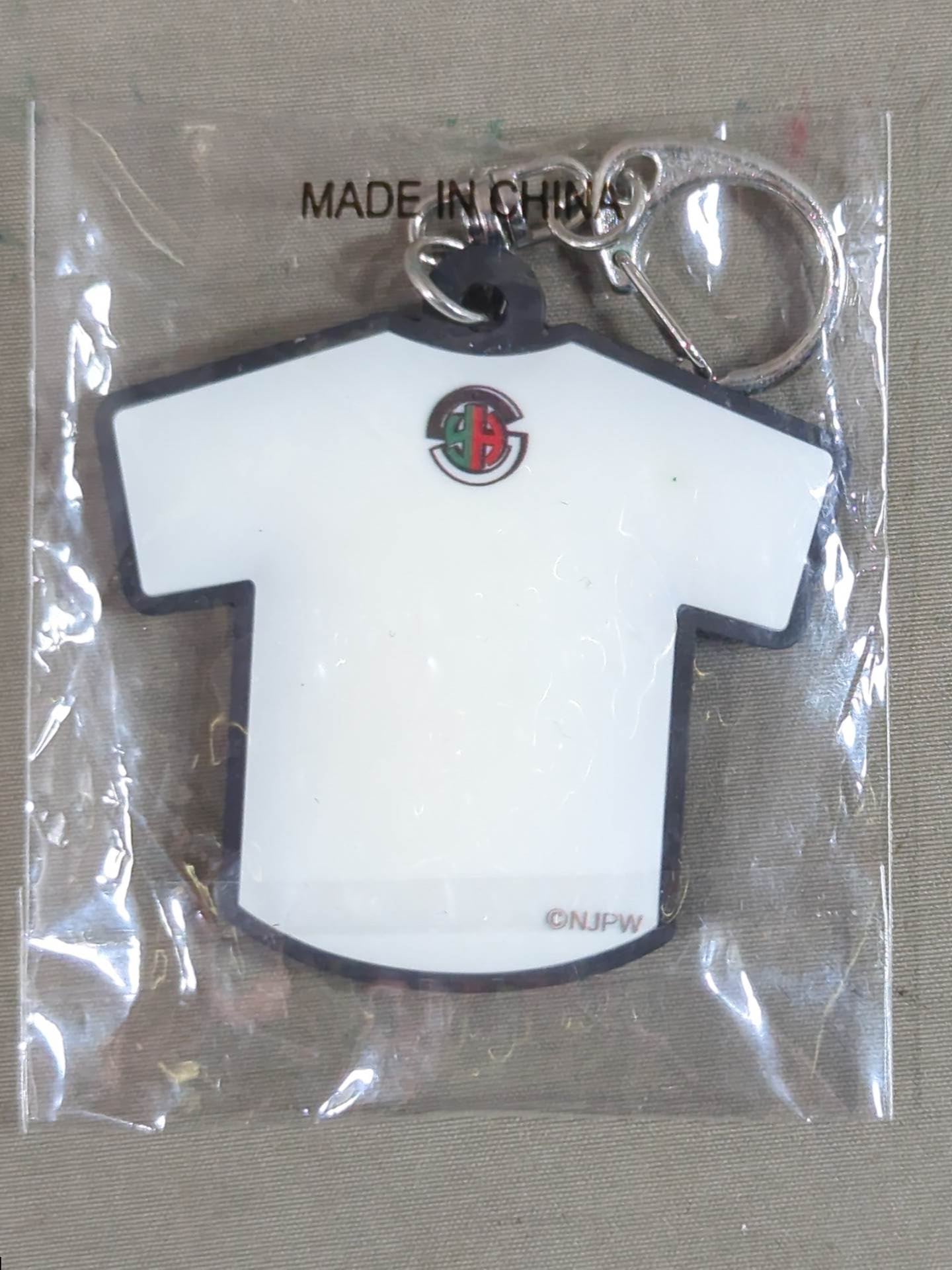 YOSHI-HASHI 新日本プロレス ロゴTシャツラバーキーホルダー