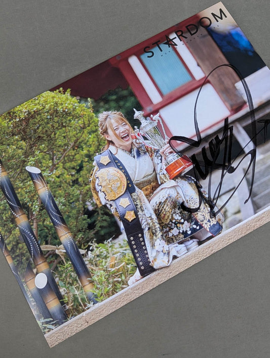 ★IWGP★ Mayu Iwatani  hand signed autograph Stardom Pro-Photo  (B-4)