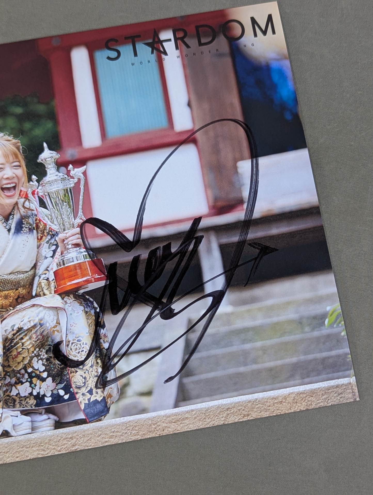 ★IWGP★ Mayu Iwatani  hand signed autograph Stardom Pro-Photo  (B-4)