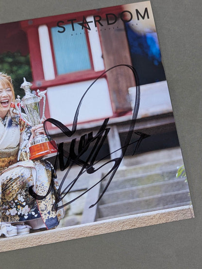 ★IWGP★ Mayu Iwatani  hand signed autograph Stardom Pro-Photo  (B-4)