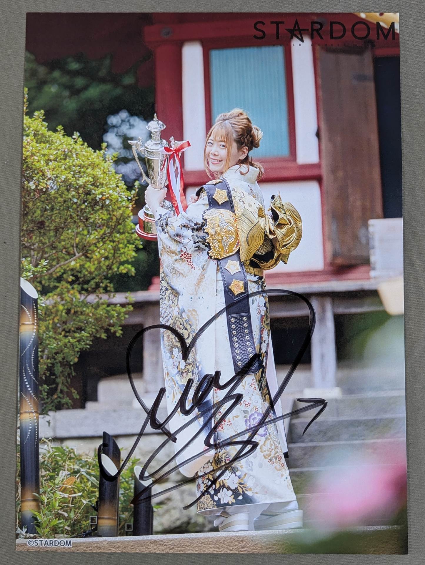 ★IWGP★ Mayu Iwatani  hand signed autograph Stardom Pro-Photo  (B-5)