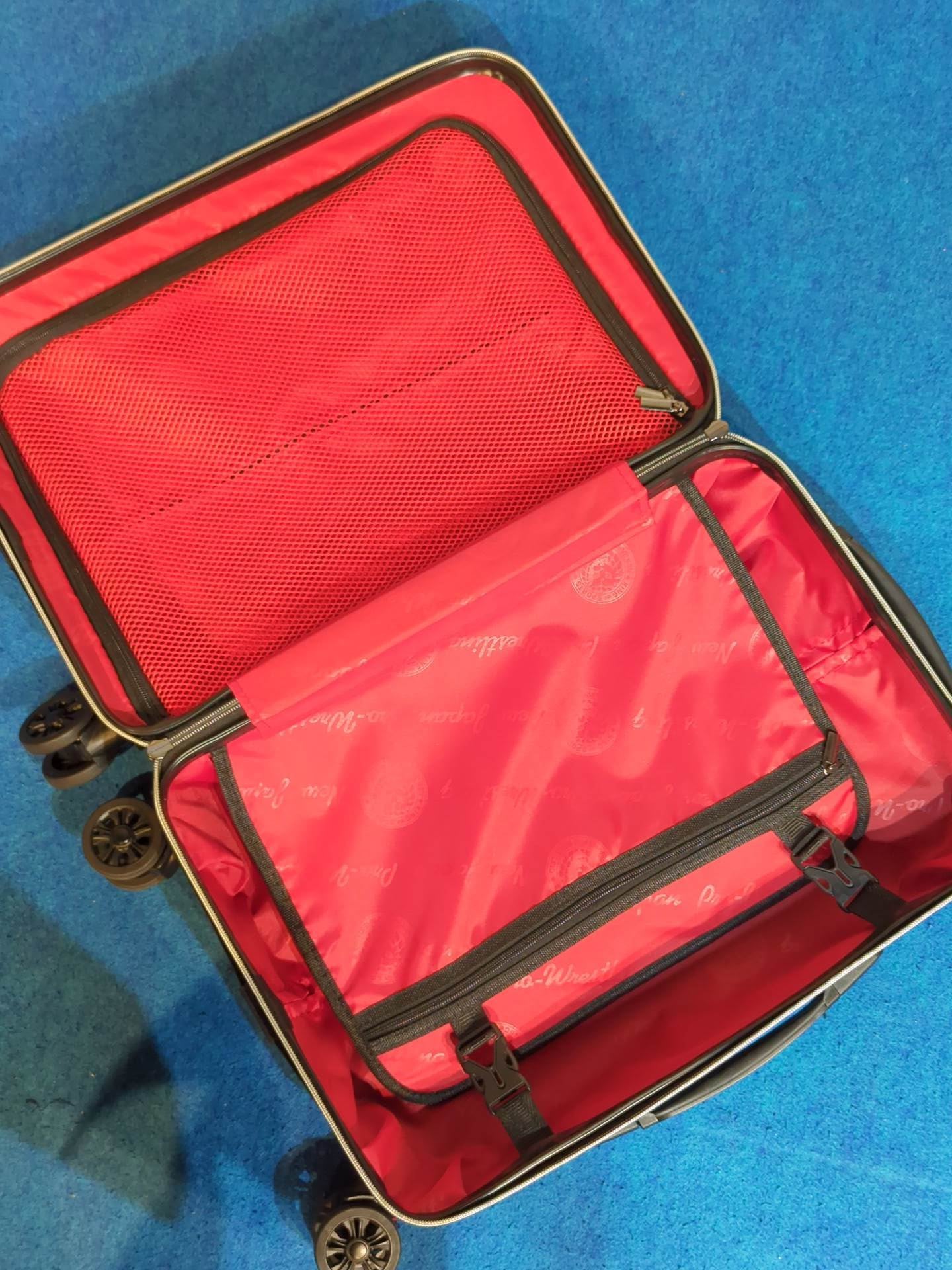 ★ Royal Seat Benefit ★ New Japan Pro Wrestling Original Carry Case