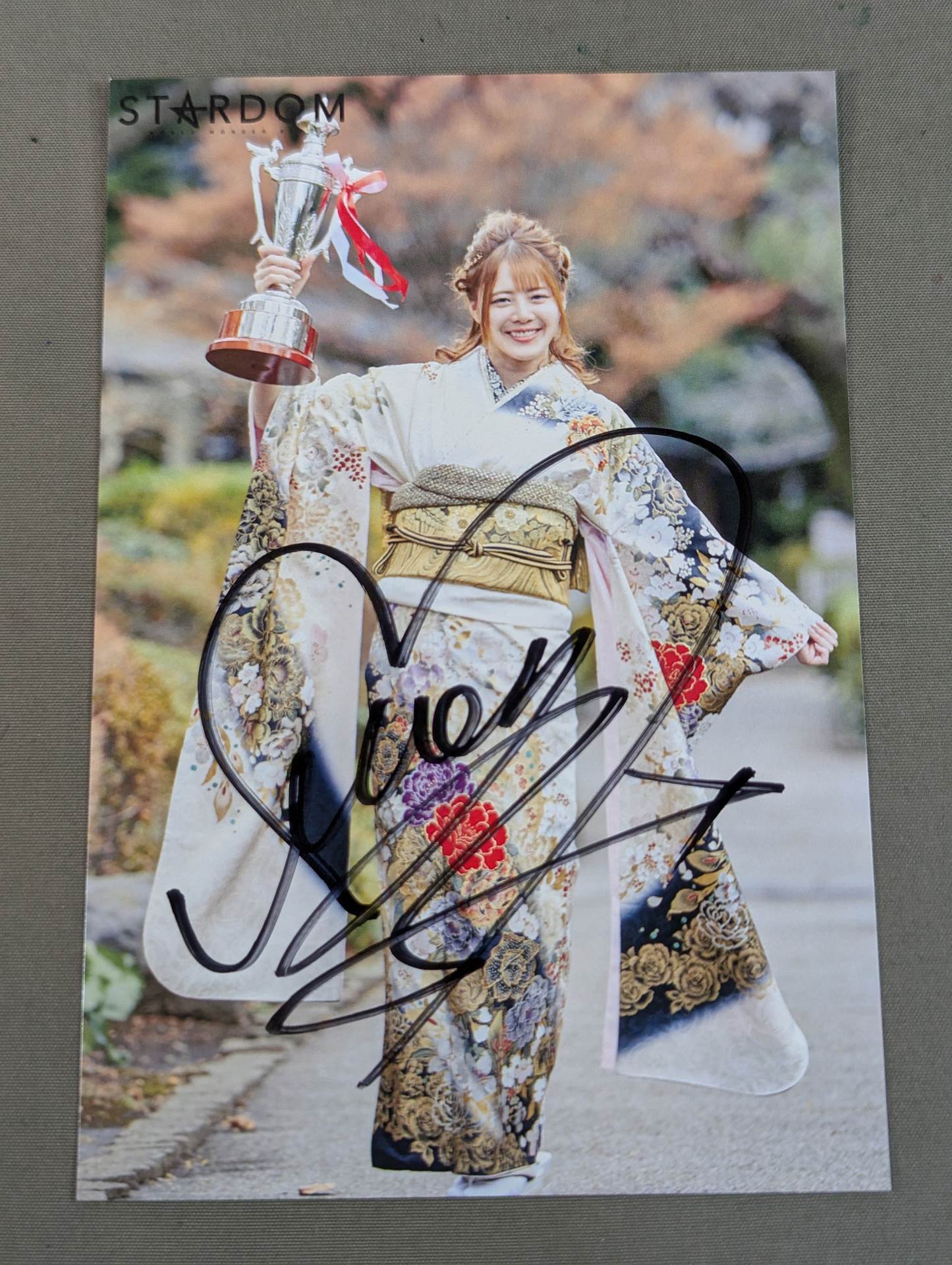 【hand signed autograph】 Mayu Iwatani  Postcards(1)