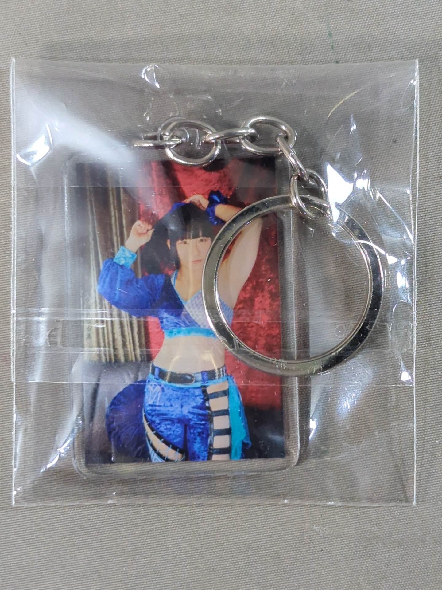 あきば栞 フォトアクリルキーホルダー