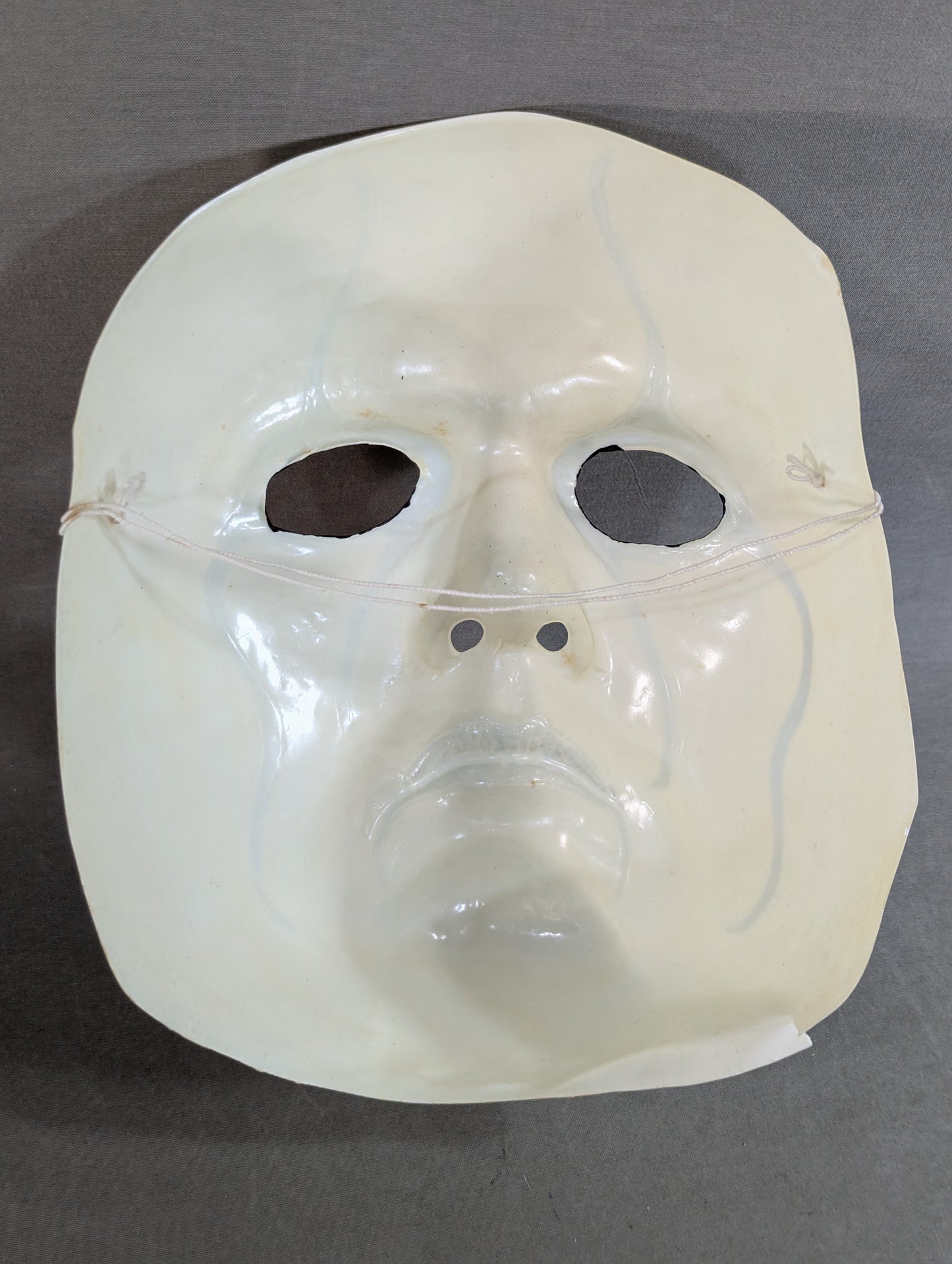 Sting  Plastic masks (white× black)
