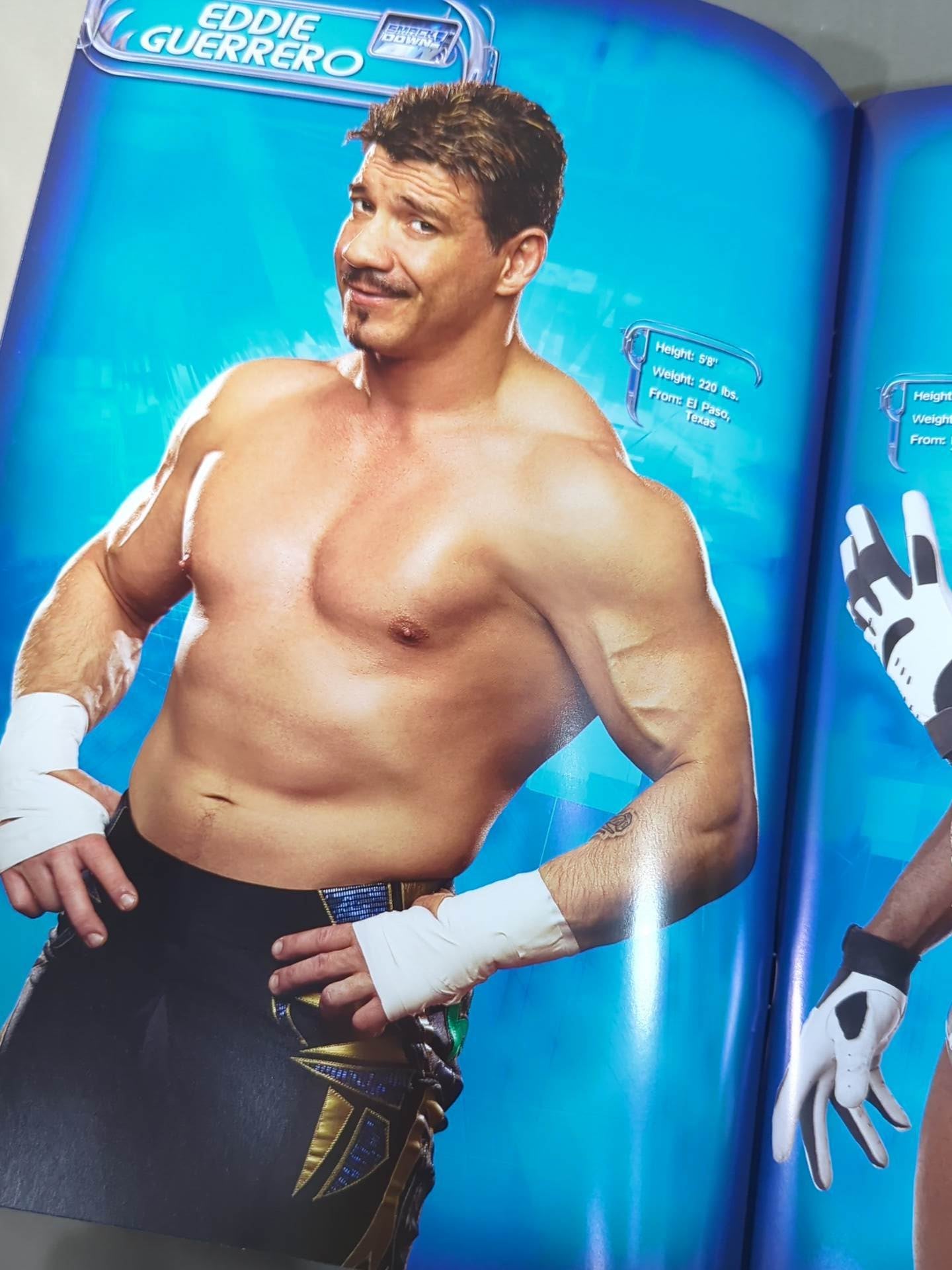 WWE SUPERSHOW OFFICIAL SOUVENIR PROGRAM 2005