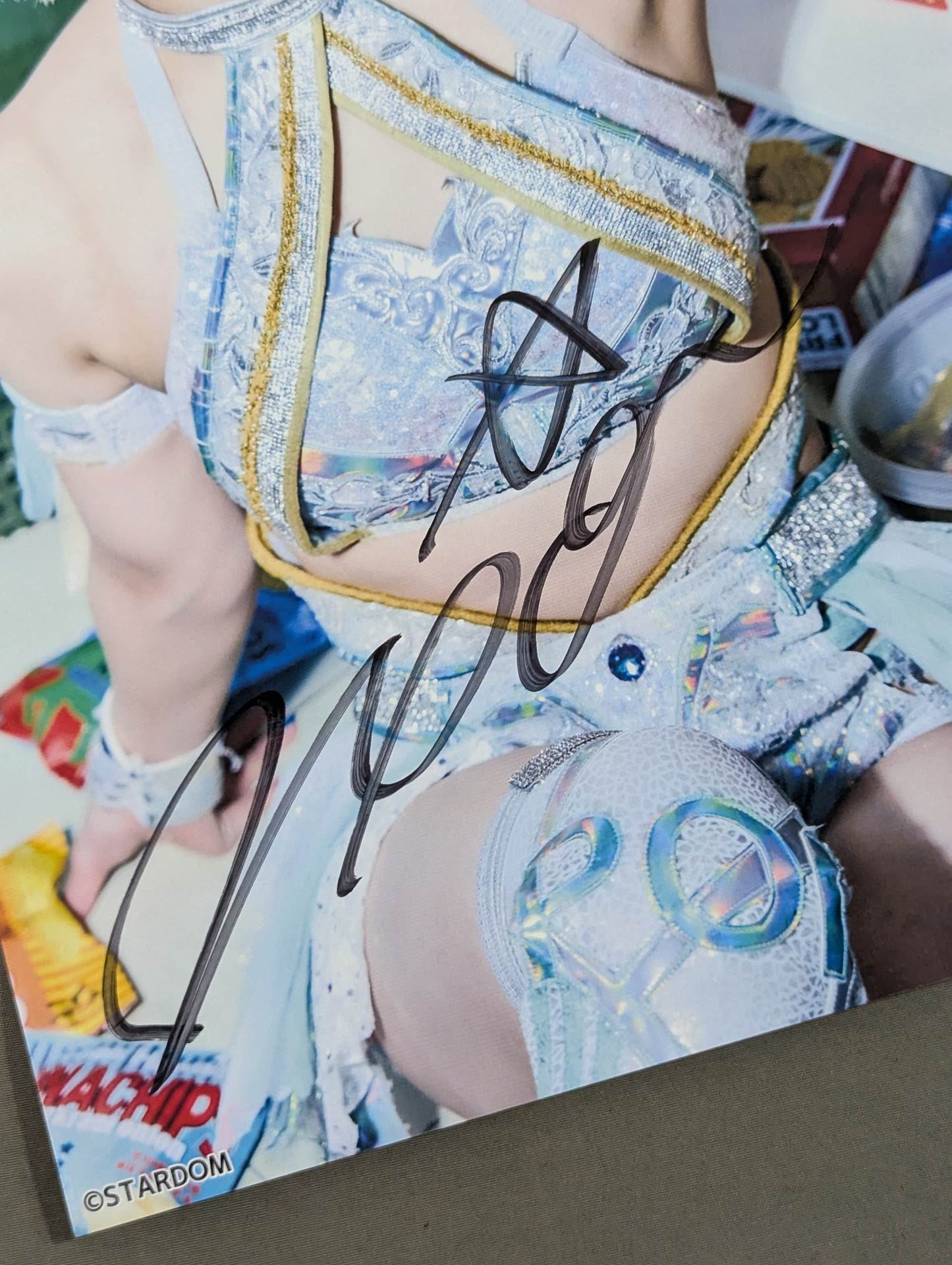 なつぽい 直筆サイン入り スターダムポートレート(O-8) – 闘道館