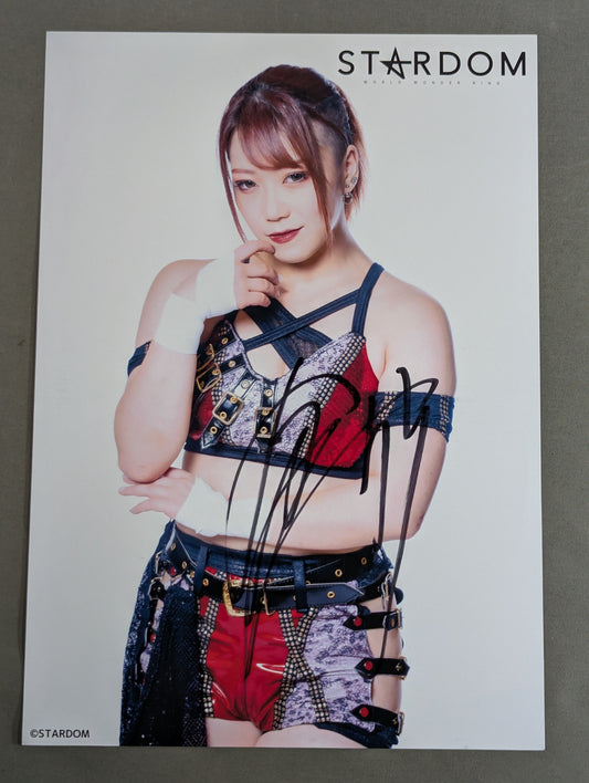 Suzu Suzuki  hand signed autograph  Starda Pro-Photo (A-6)