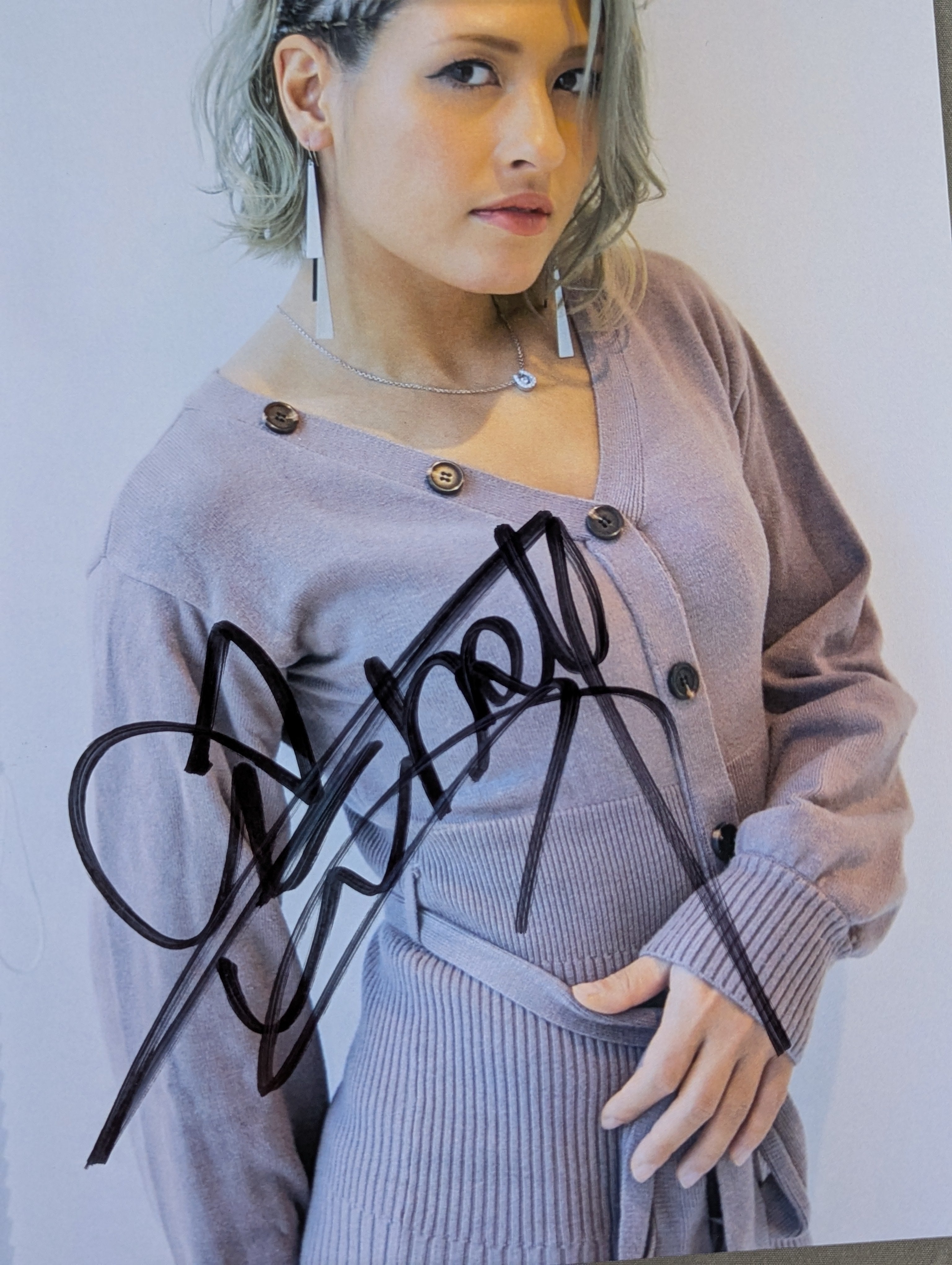 ジュリア 直筆サイン入り スターダムポートレート(D-2 – 闘道館