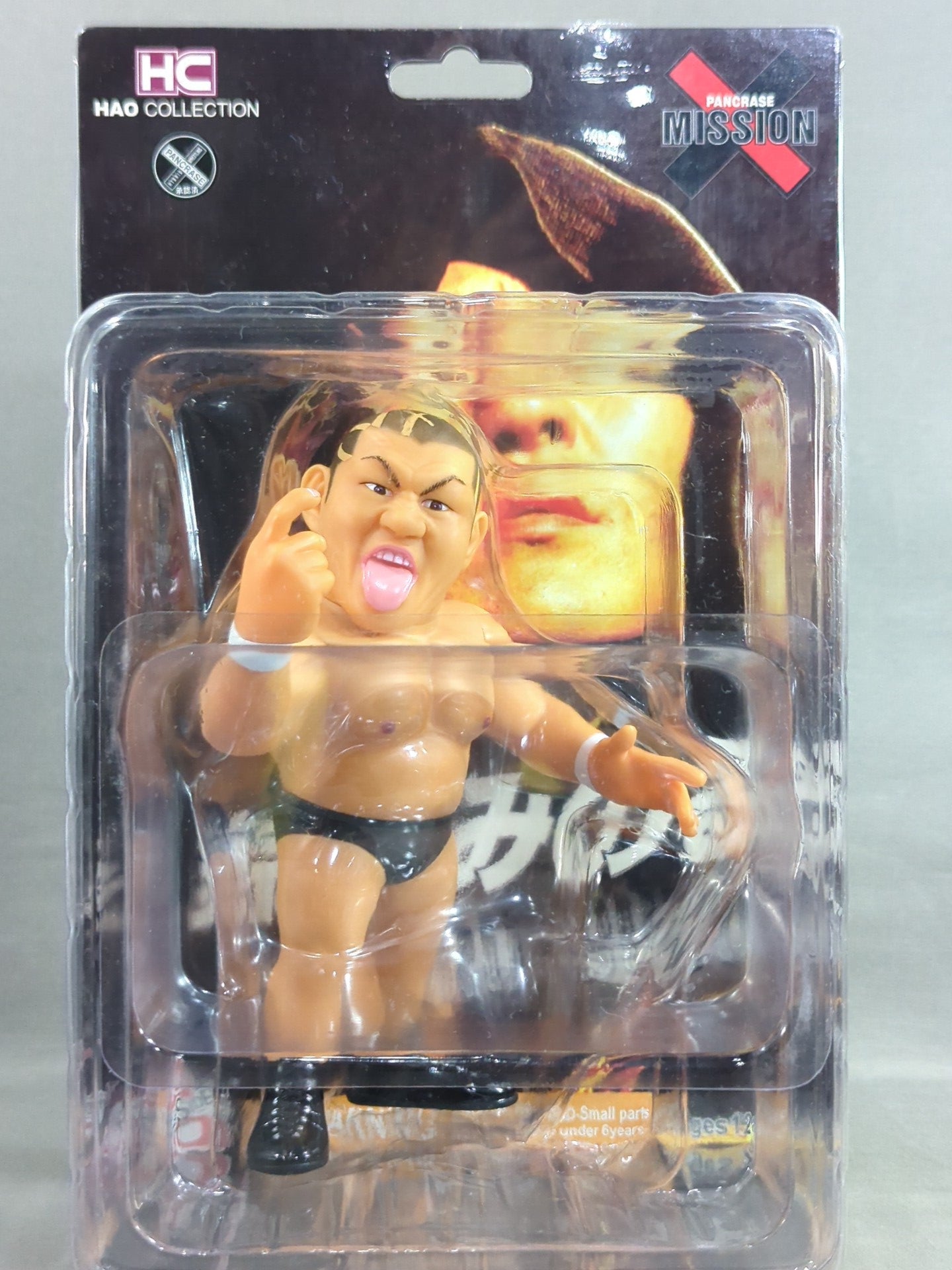 Minoru Suzuki (black pants)