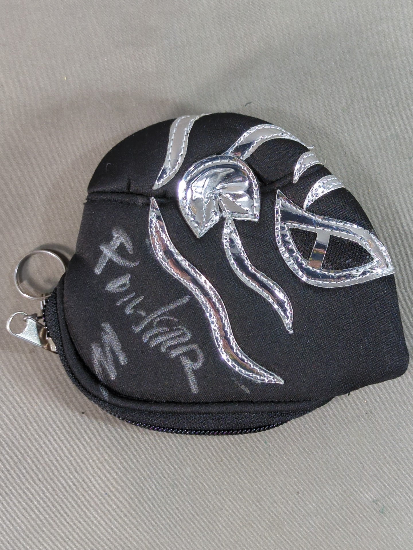【hand signed autograph】 El Pantera Mask Coin Case Keychain
