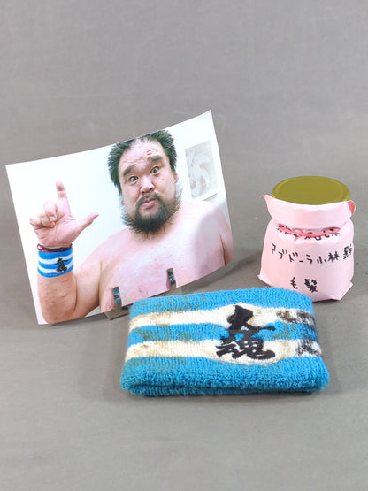 Abdullah Kobayashi 's worn by him Wristbands and hair