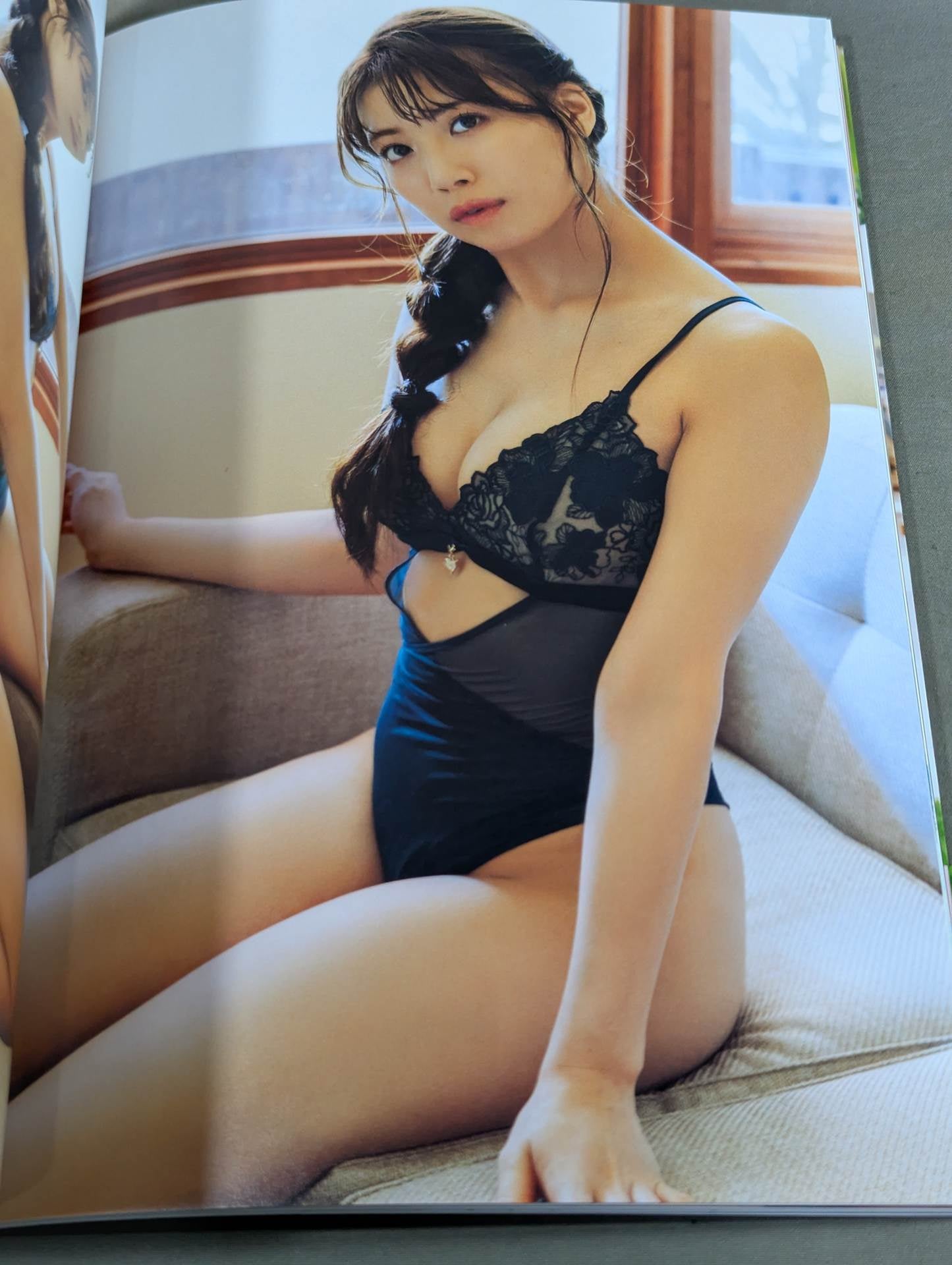 【hand signed autograph】 YUKI ARAI  1s t Photo collection Invincible True Face (Regular Cover Ver.)