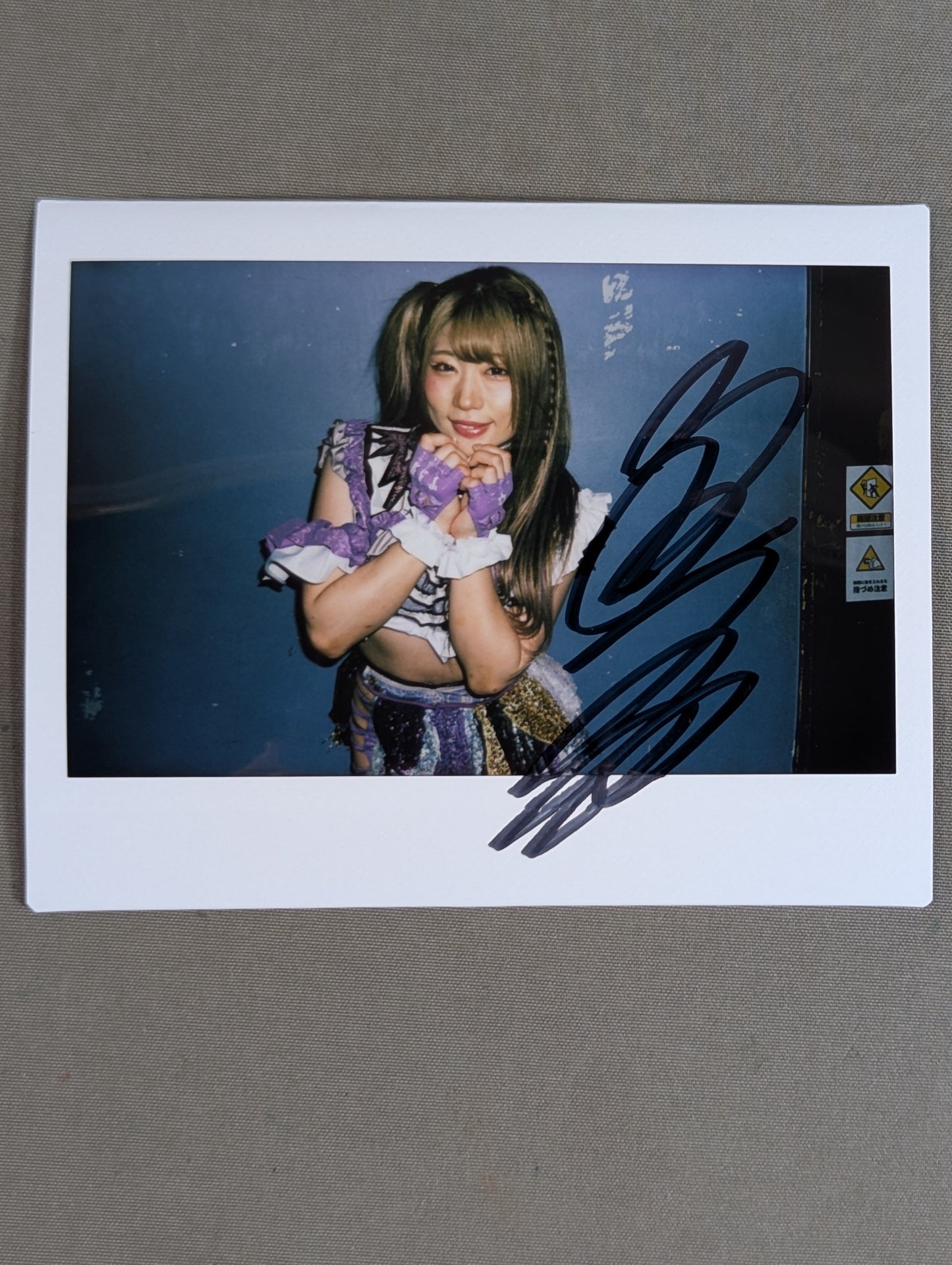 Tam Nakano  hand signed autograph  Cheki (T-6)