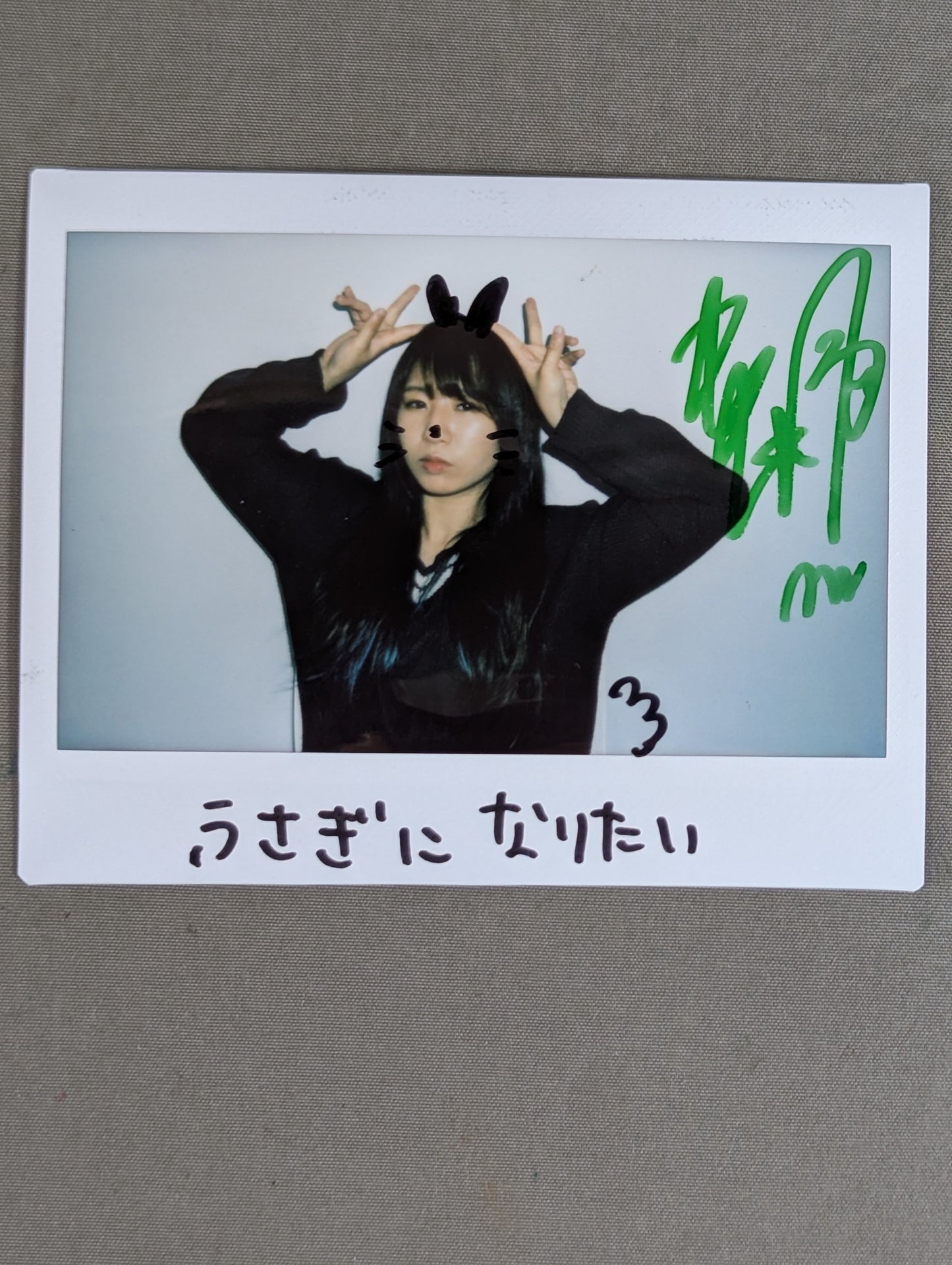 Momo Watanabe  hand signed autograph  Cheki (E-9)