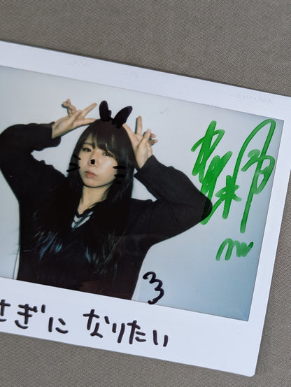Momo Watanabe  hand signed autograph  Cheki (E-9)