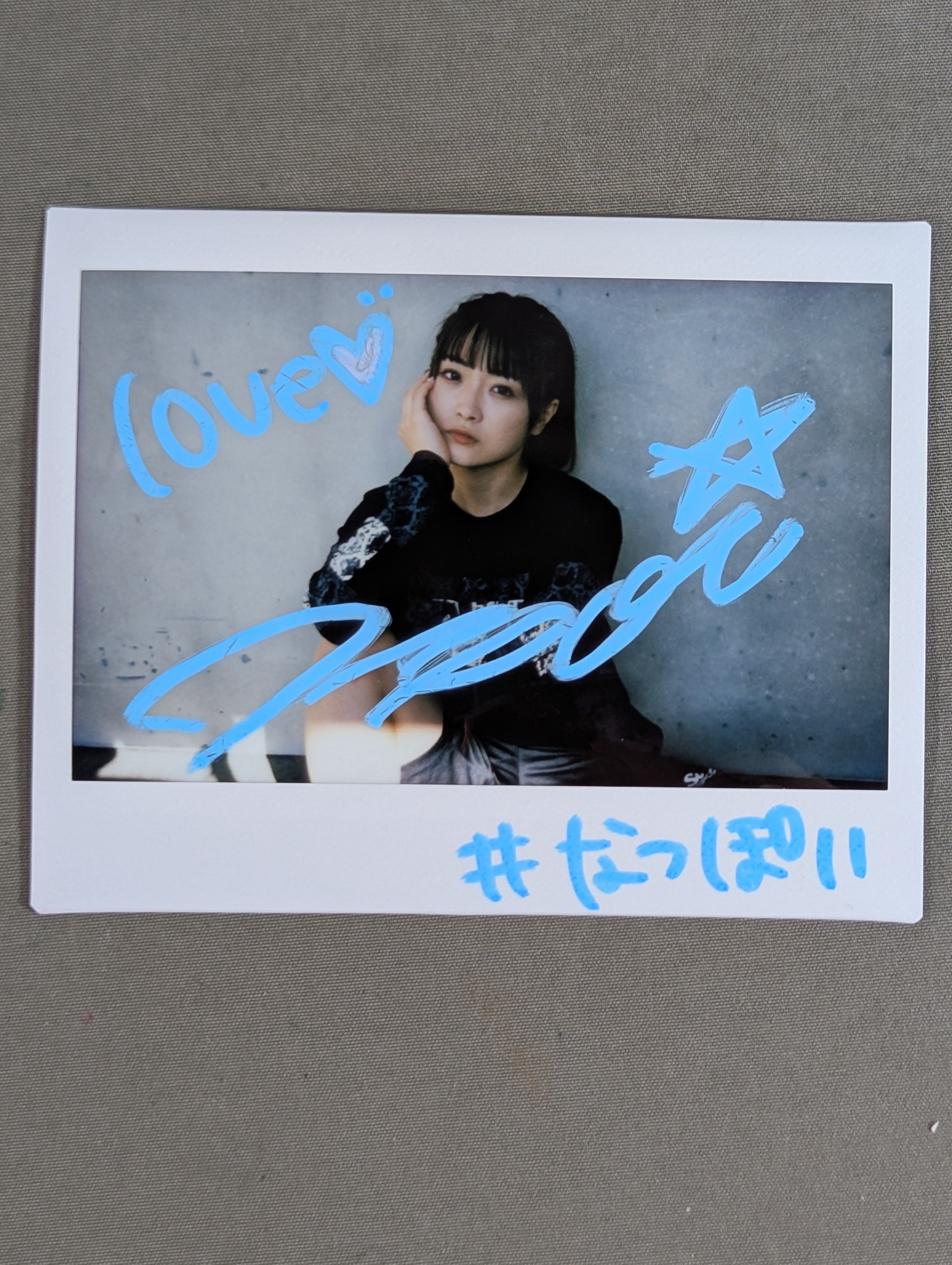 岬なこ　1st Live 直筆サイン入りチェキ・ショルダーバッグ 画像】声優・岬なこが部屋着やドレス姿を披露 1st写真集『なこのとなり