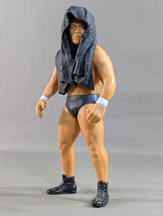 Minoru Suzuki (black shoes, black towel)