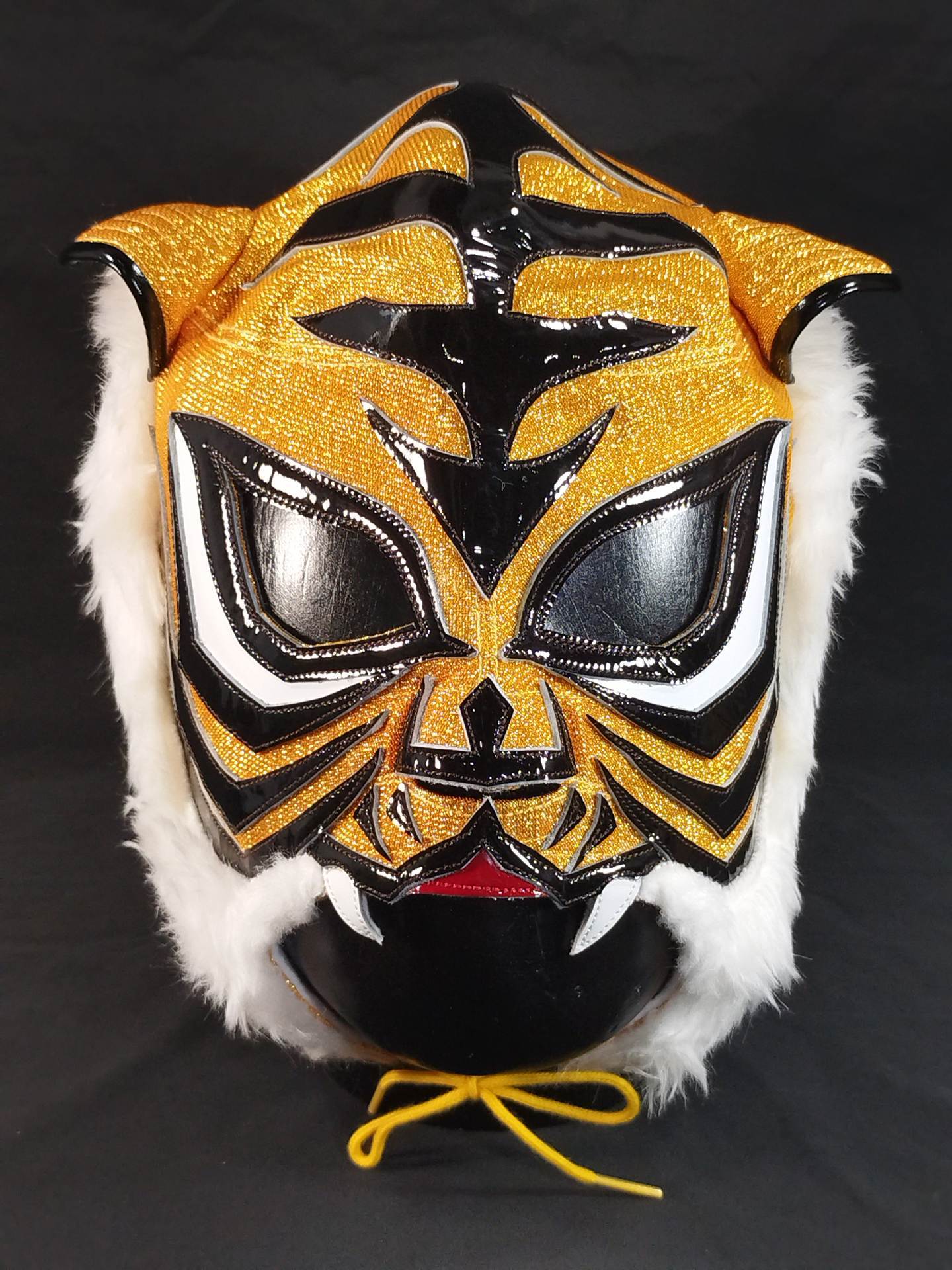 タイガーマスク金色と黒色 4代目タイガーマスク – 闘道館