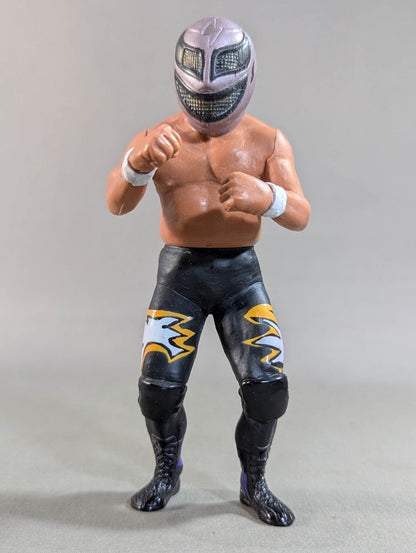 Junji Hirata (with mask)