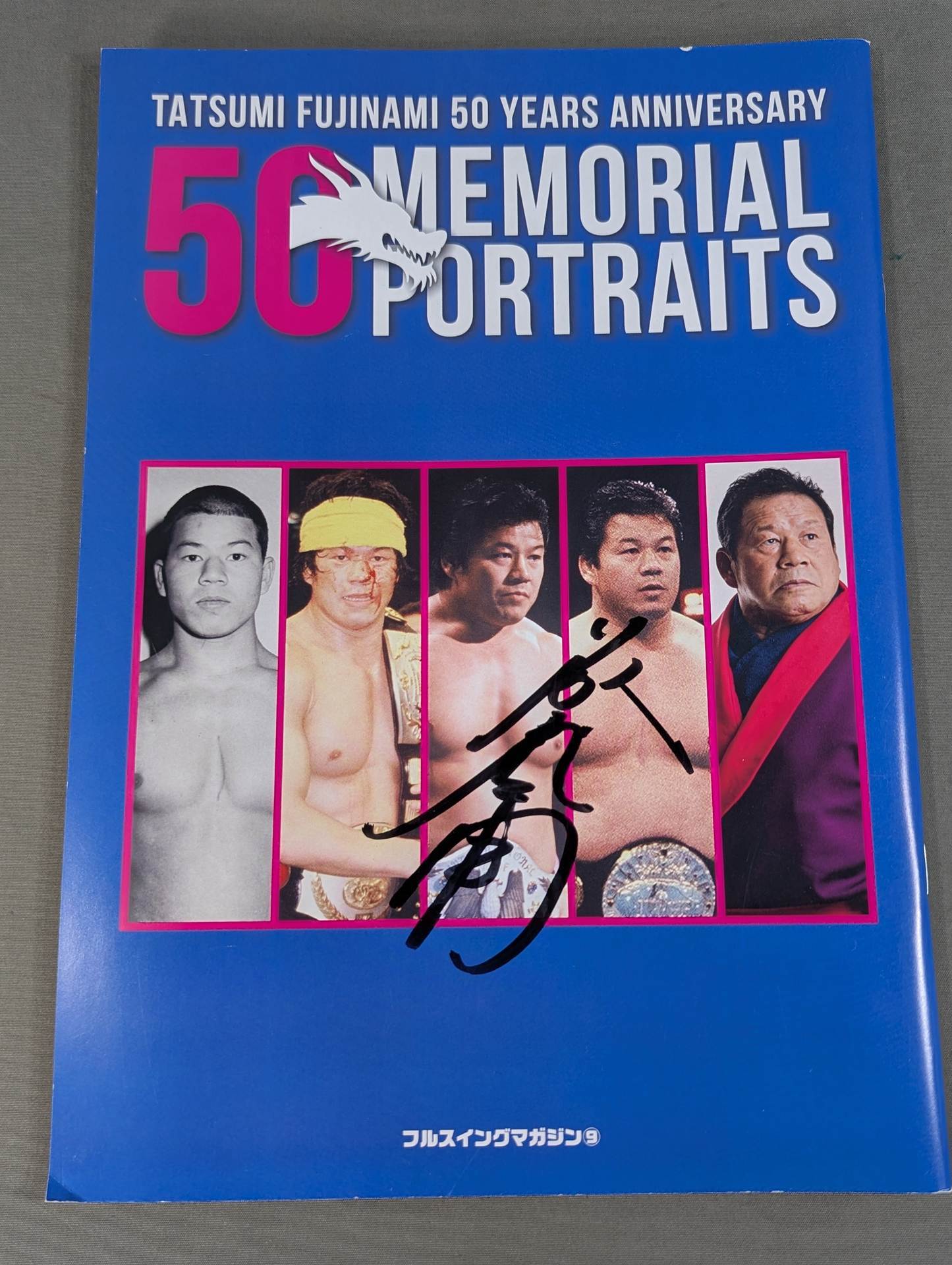 [Tatsumi Fujinami  hand signed autograph ] Full Swing Magazine No. 9 Tatsumi Fujinami 's debut 50th anniversary "Memorial" Pro-Photo Collection"