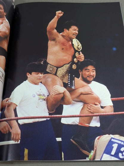 [Tatsumi Fujinami  hand signed autograph ] Full Swing Magazine No. 9 Tatsumi Fujinami 's debut 50th anniversary "Memorial" Pro-Photo Collection"