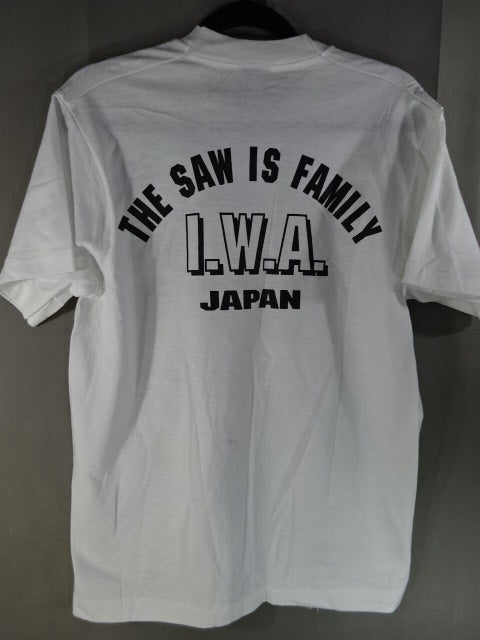 【hand signed autograph】 Leather Face Chainsaw Illustration T-Shirt (1)(IWA / White)