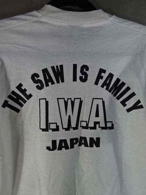 【hand signed autograph】 Leather Face Chainsaw Illustration T-Shirt (1)(IWA / White)