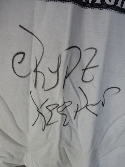 【hand signed autograph】 Crypto Keeper Illustration T-Shirt (2)(IWA / White)