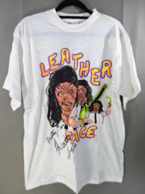 【hand signed autograph】 Leather Face Illustration T-Shirt (7)(IWA / White)