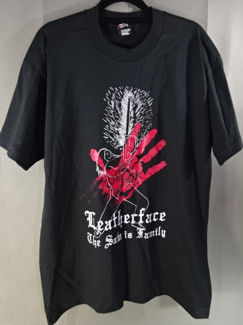 【hand signed autograph】 Leather Face "The SAW is family." T-Shirt (2) (IWA / Black)