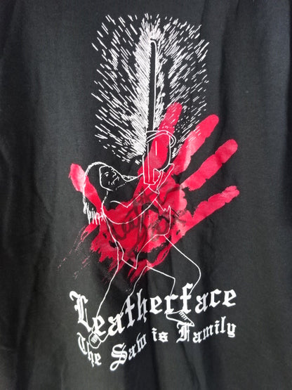 【hand signed autograph】 Leather Face "The SAW is family." T-Shirt (2) (IWA / Black)