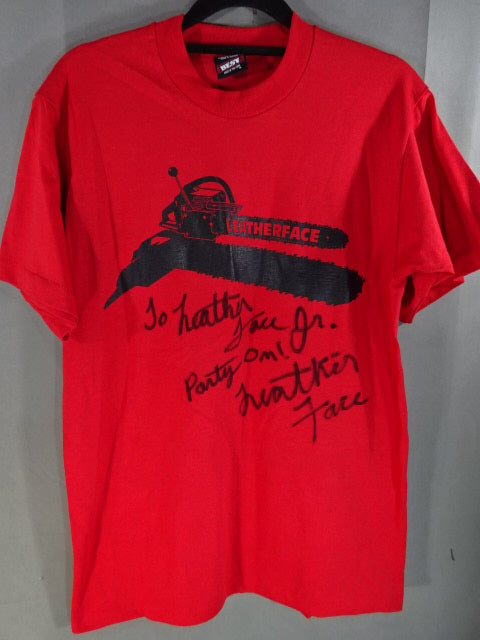 【hand signed autograph】 Leather Face Chainsaw Illustration T-Shirt (2)(IWA / Red)