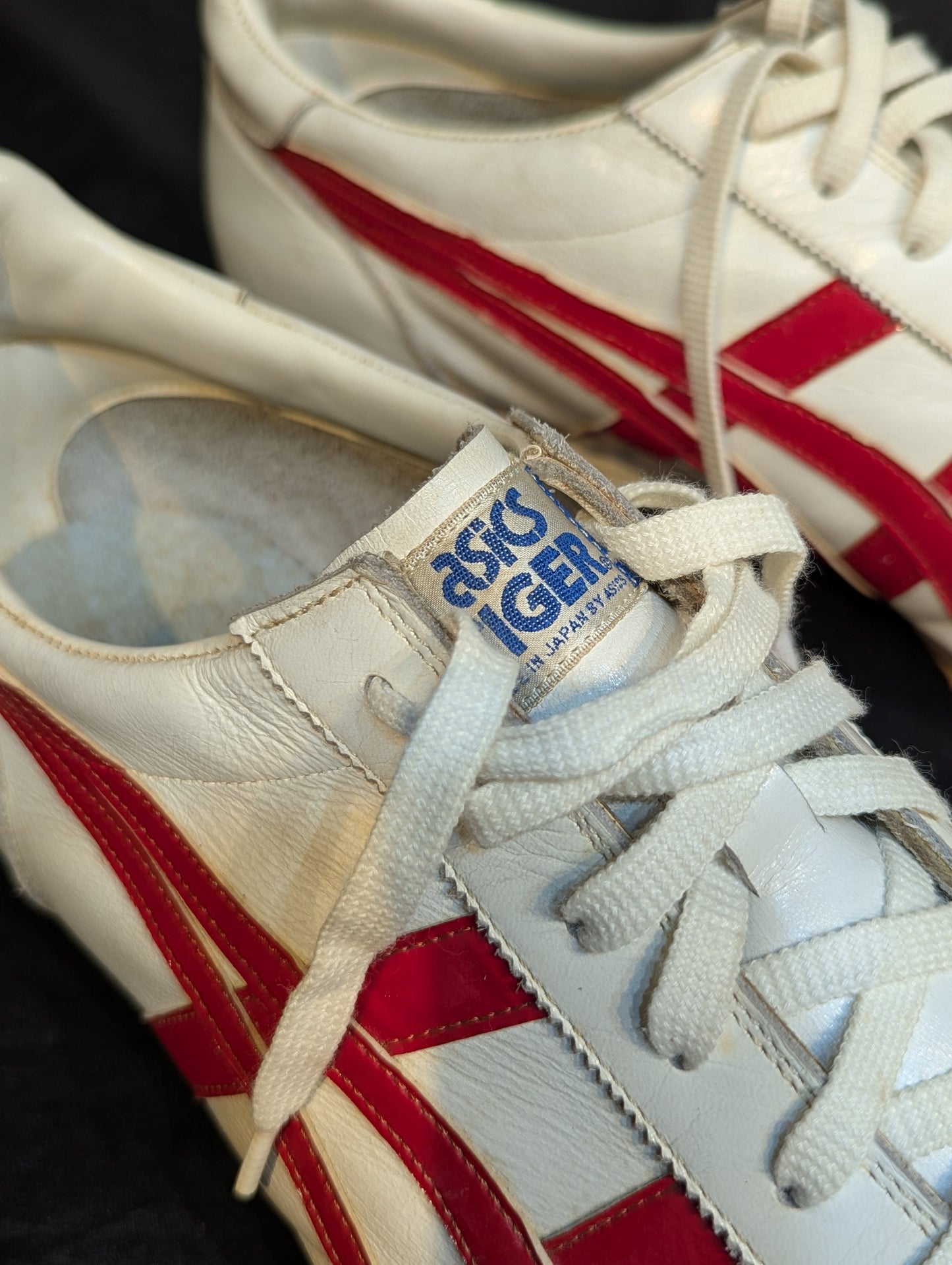 Andre the Giant  worn by him  shoes and worn by him slacks, left and right Handprint and footprint direct sign Shikishi ( Autograph board )  set