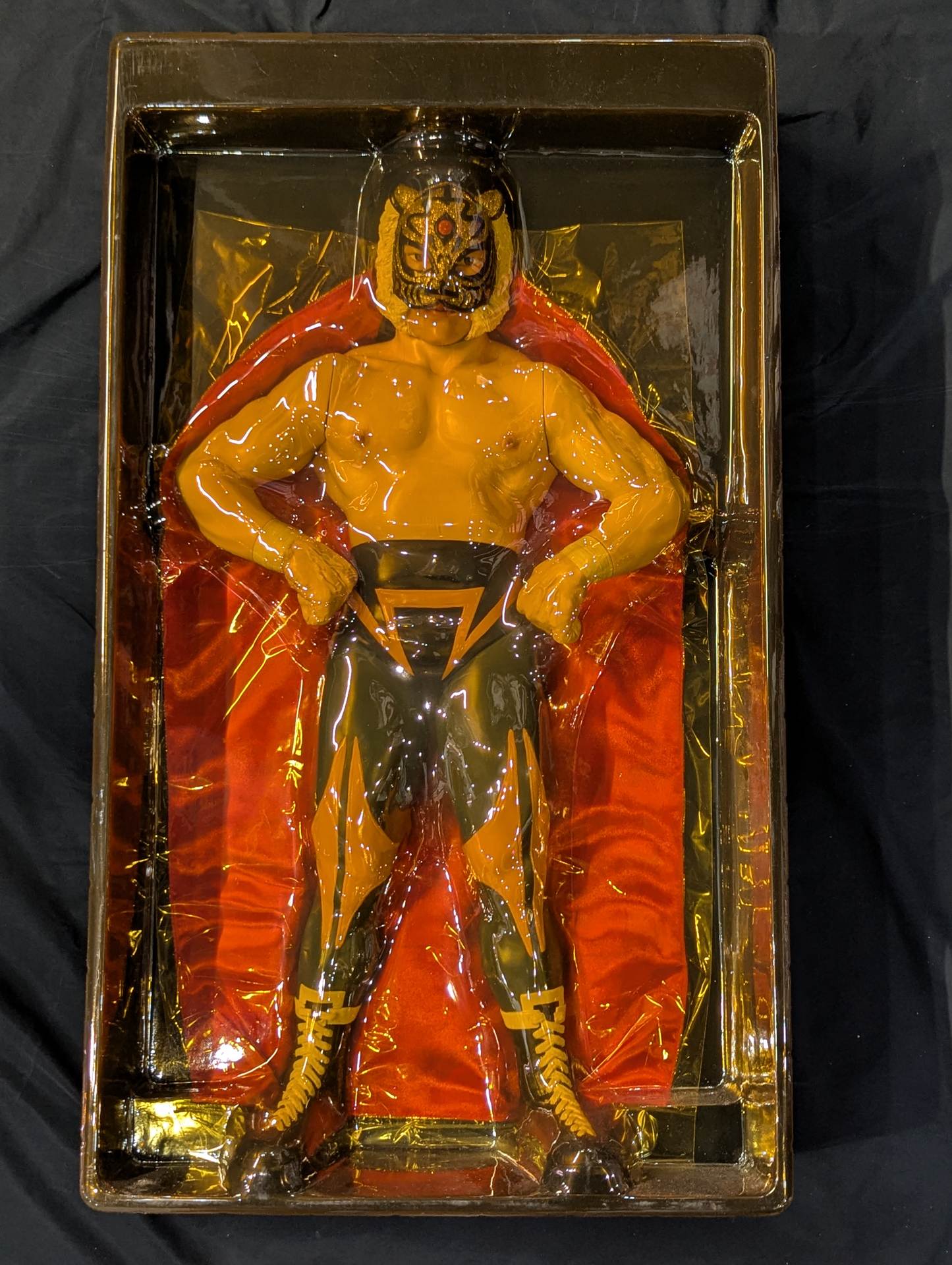 First Tiger Mask Ultra Jumbo Scale Figure – 闘道館