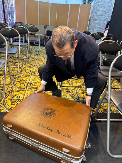 Mr. Takahashi's long-term suitcase