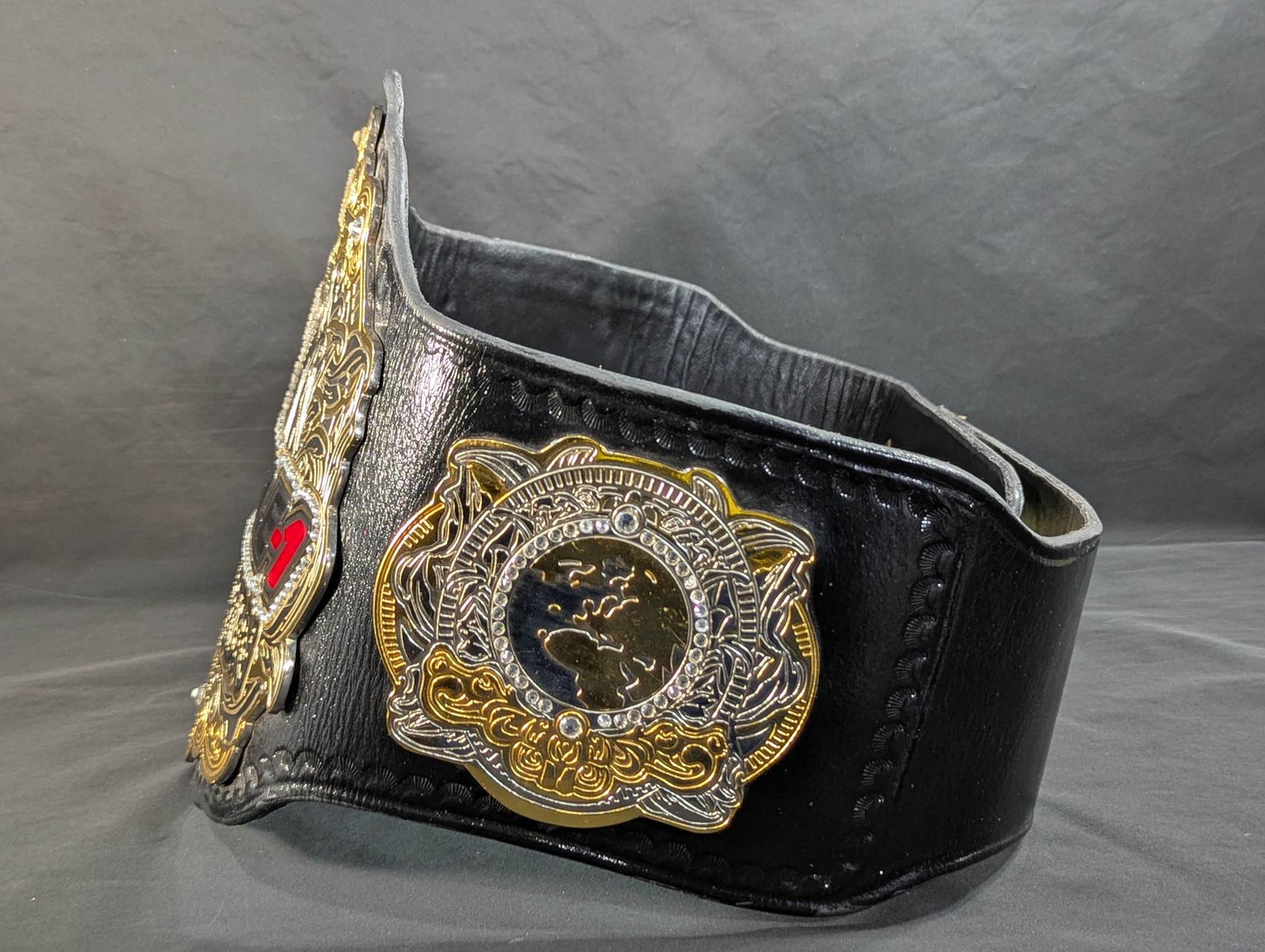 WRESTLE-1チャンピオンシップベルト