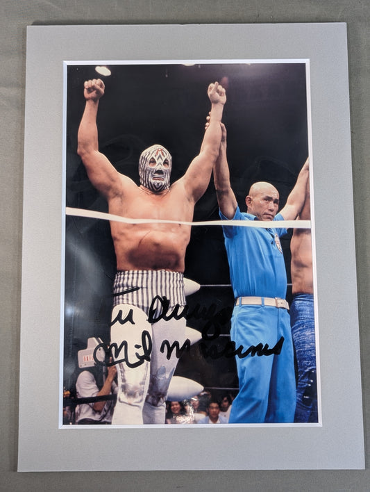Mil Mascaras  hand signed autograph  Panel Pro-Photo (A-1)