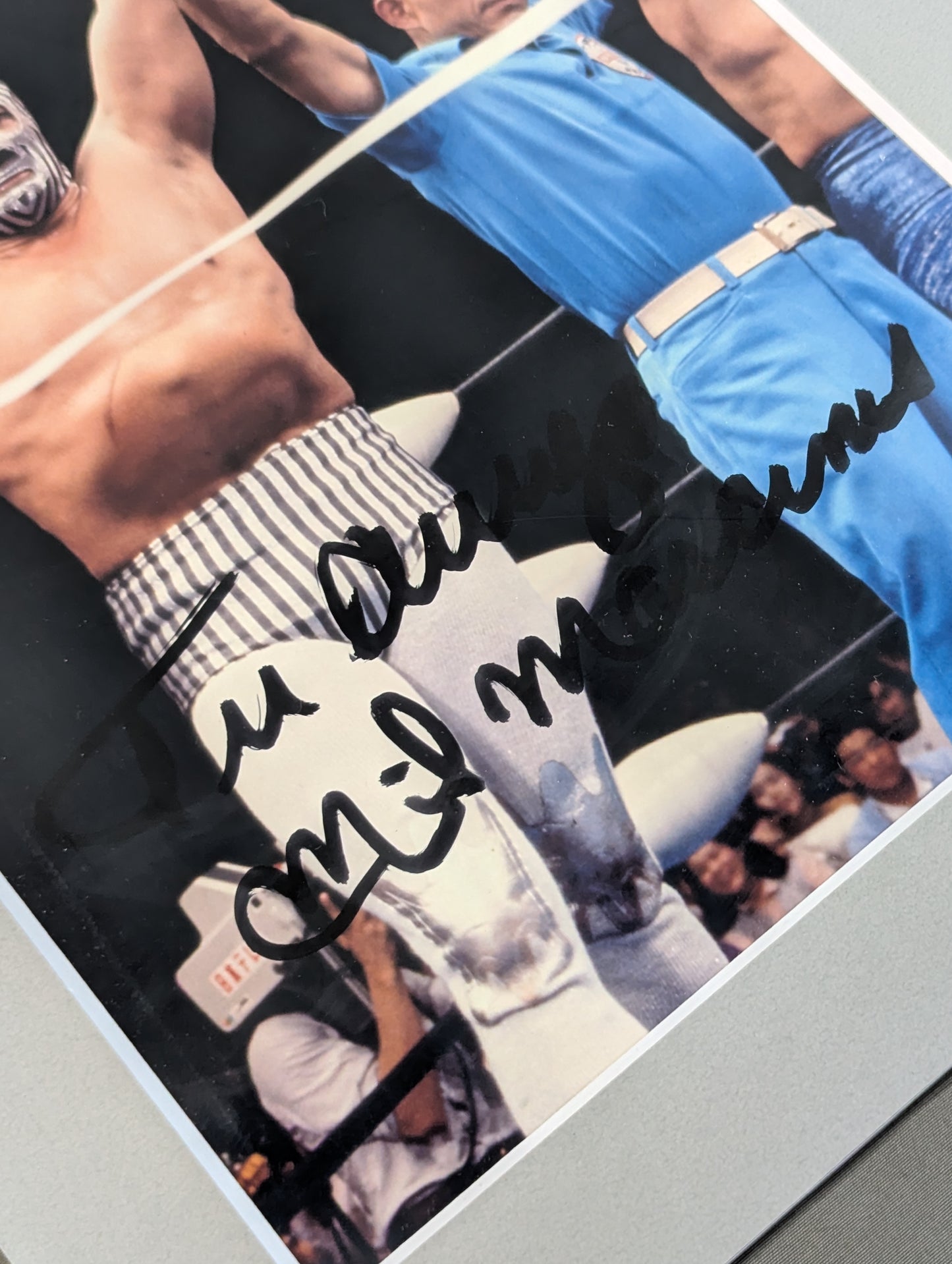 Mil Mascaras  hand signed autograph  Panel Pro-Photo (A-1)