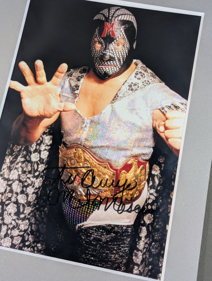 Mil Mascaras  hand signed autograph  Panel Pro-Photo (A-4)