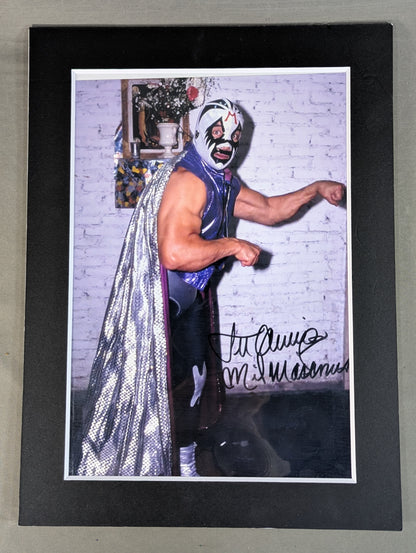 Mil Mascaras  hand signed autograph  Panel Pro-Photo (A-4)